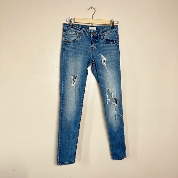 CLEARANCE! Sun & Shadow Destroyed Jeans Size 3 Juniors EUC - Picture 1 of 5